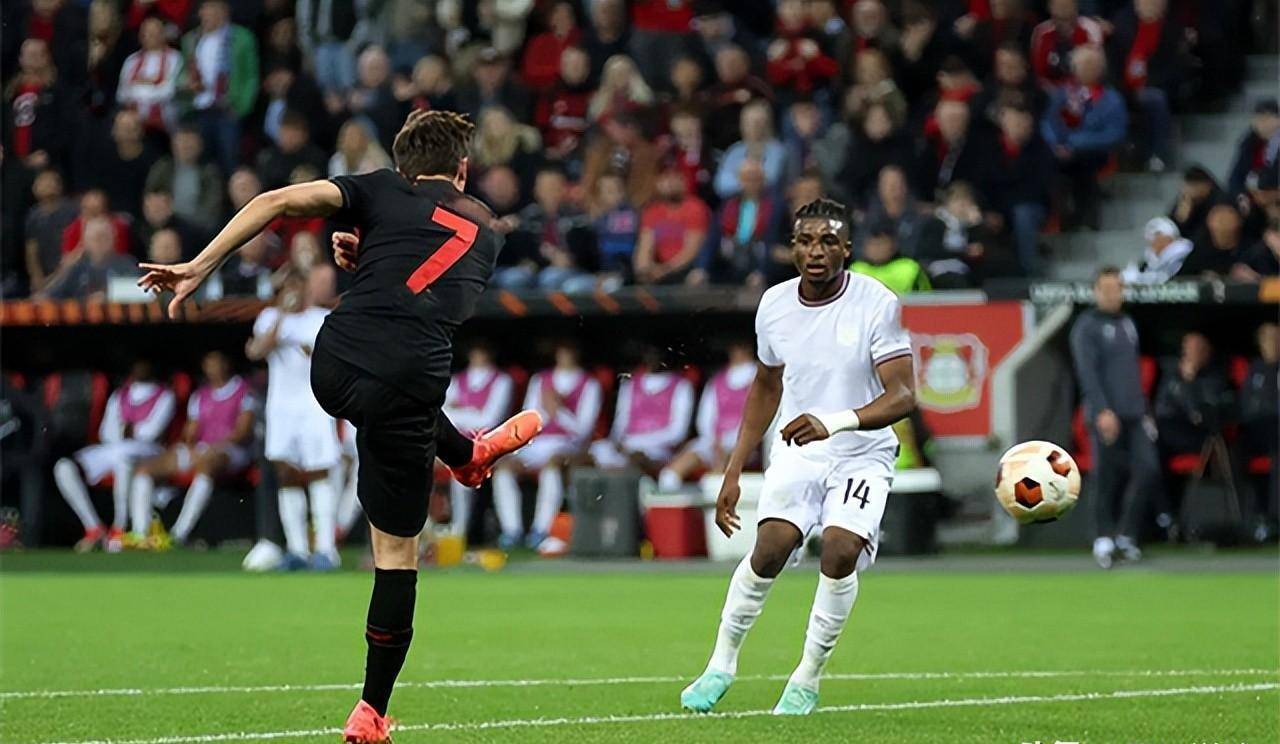 西汉姆联主场告捷，球队士气高涨，目标锁定争夺冠军的简单介绍