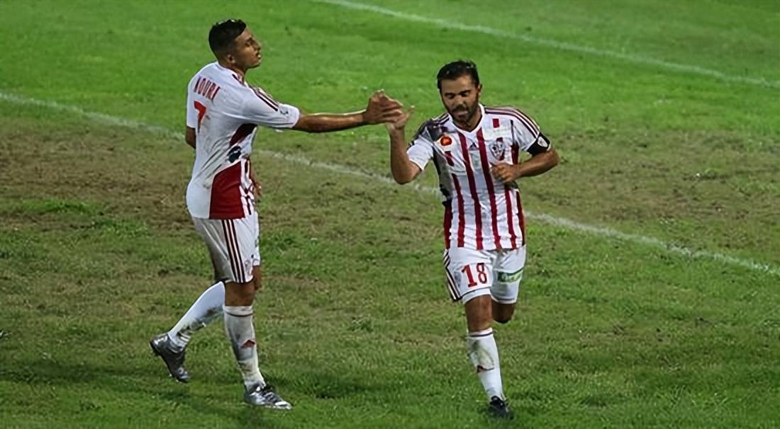 阿雅克肖足球队在比赛中力压对手