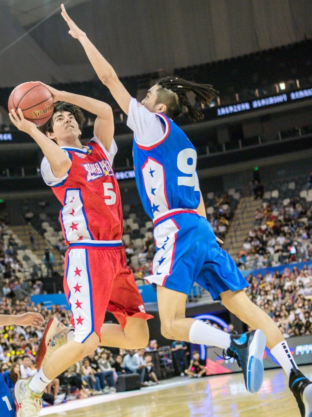 包含职业球员激情角逐赛场，火药味十足的词条