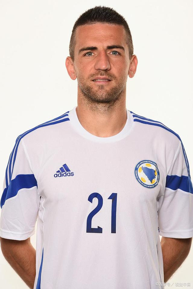 九游体育官网-沙尔克宣布与主帅机构解约，寻找下家