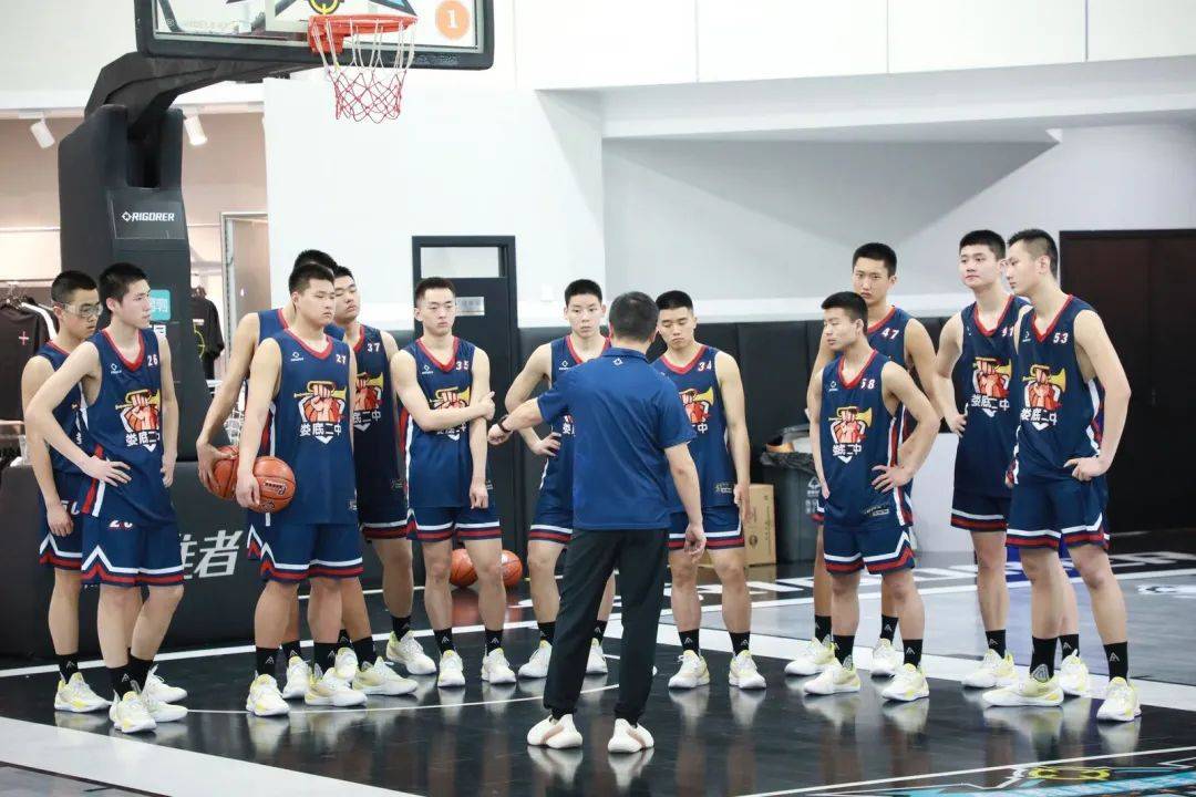 九游体育中国官网-篮球赛事比赛场面激情四射，球星各显神通的简单介绍