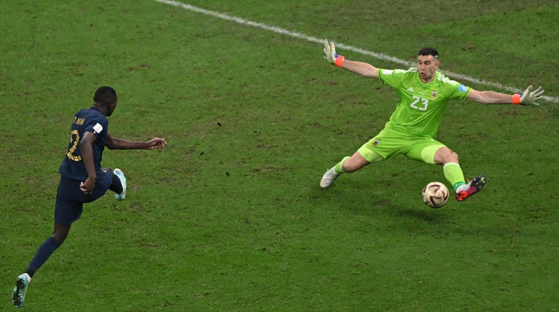 特拉布斯队国家级门将在关键时刻表现出色