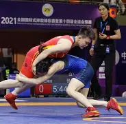 希腊摔跤选手实力超群,稳操胜券 希腊摔跤选手实力超群,稳操胜券