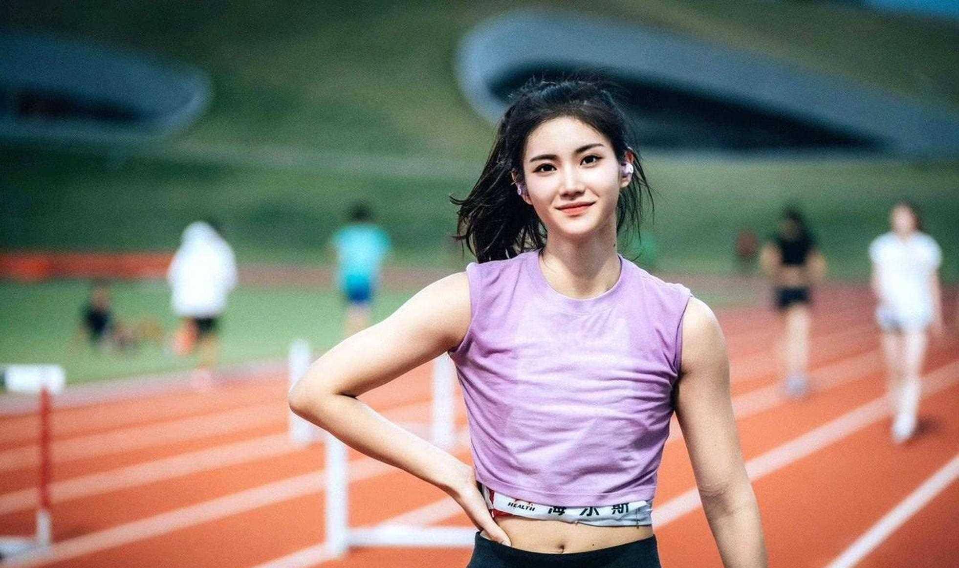 英国田径选手实力出众，轻松夺冠