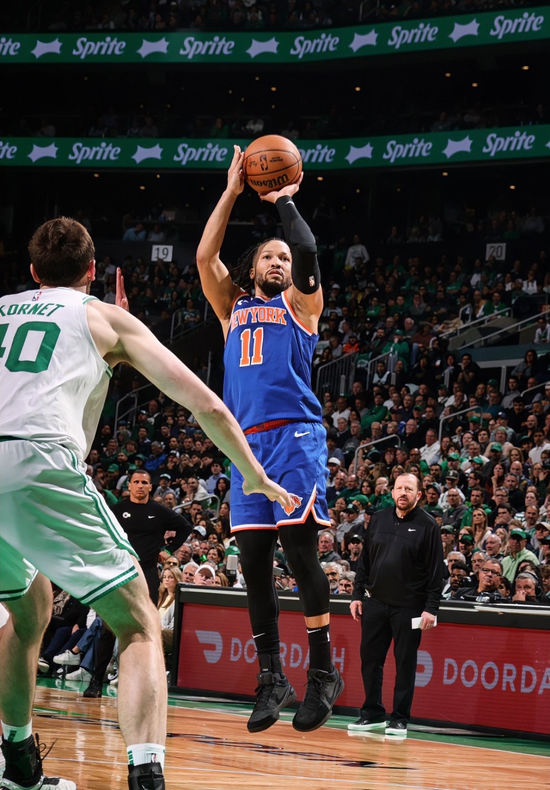 尼克斯后场表现出色,帮助球队摆脱低谷的简单介绍 尼克斯后场表现出色,帮助球队摆脱低谷的简单介绍