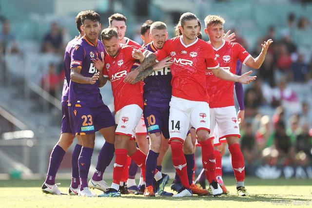 阿德莱德联士气高昂，连胜晋级四强