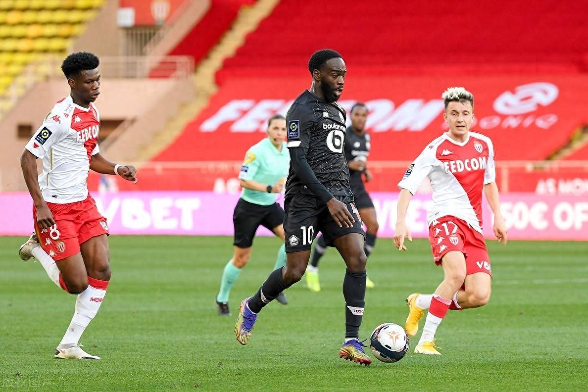 九游体育app-摩纳哥足球队备战法国杯比赛，迎战强敌