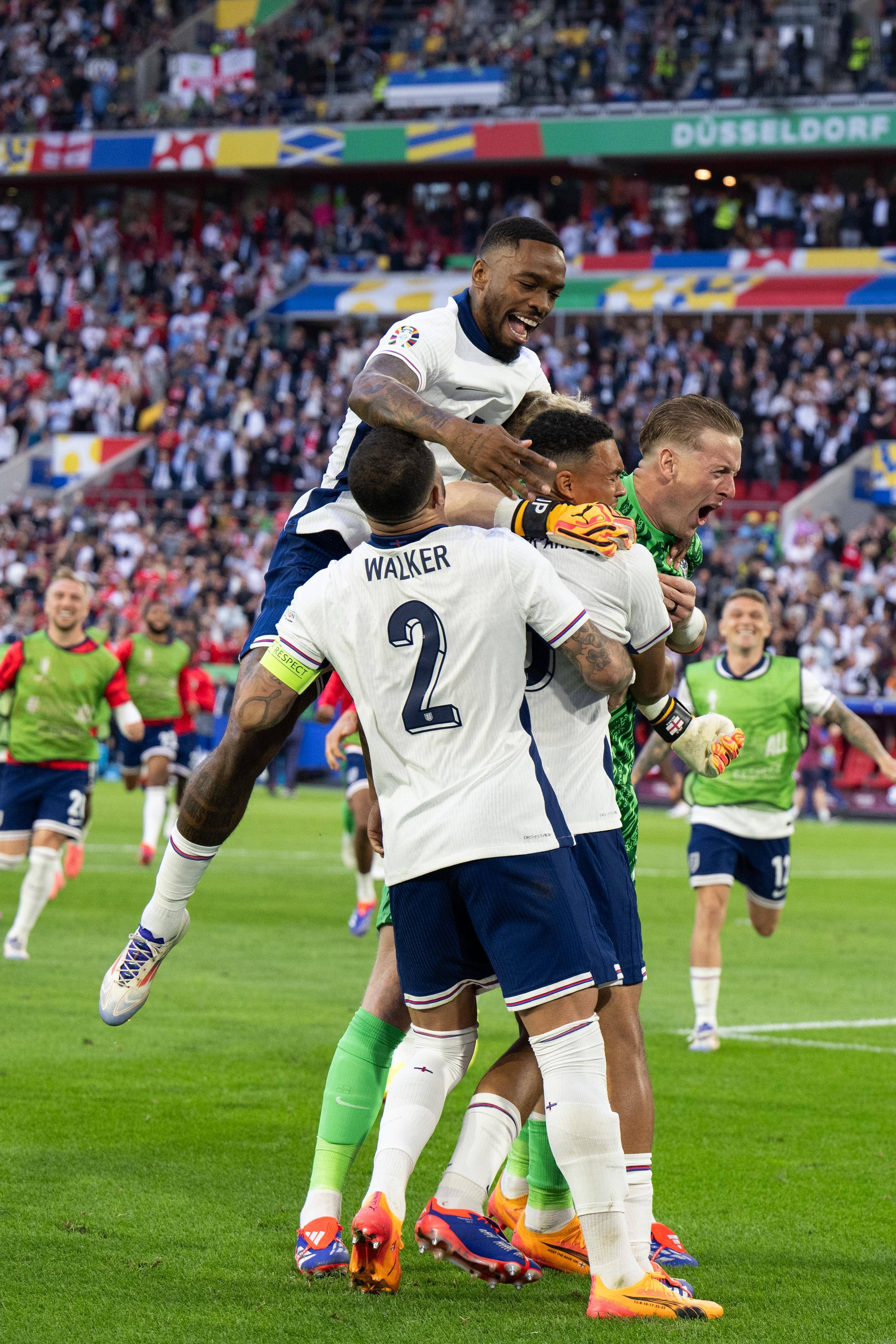 关于瑞士队奋力晋级欧洲锦标赛，关注他们的表现的信息