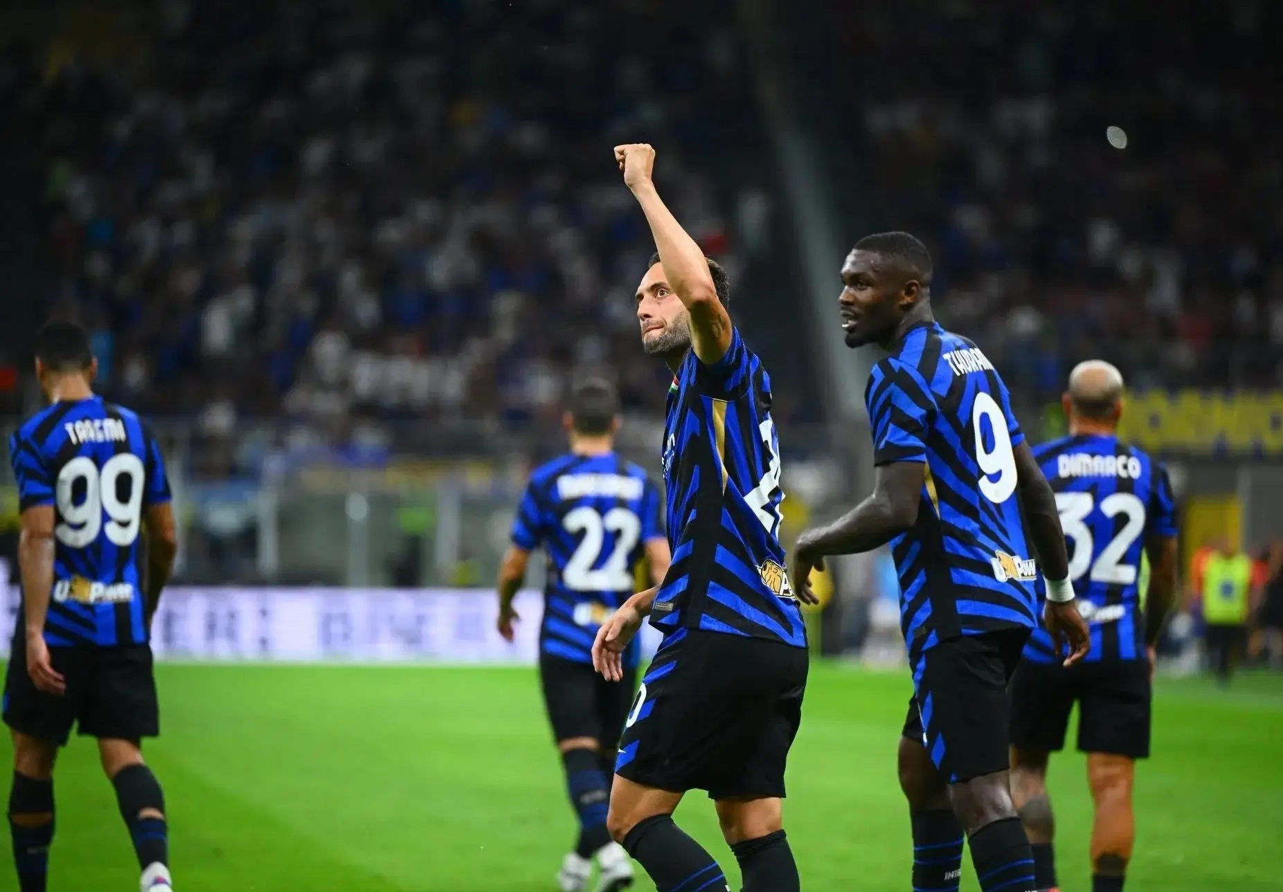 国际米兰客场战平热那亚，积极表现