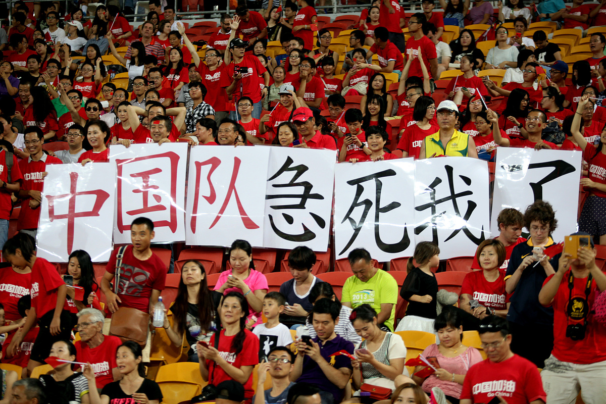 中超比赛中，一队球员完成绝地反击，帮助球队夺下胜利的简单介绍