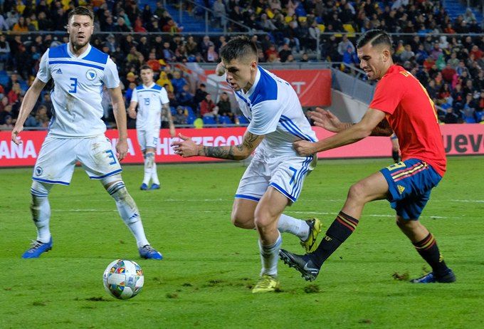 -包含波黑客场击败芬兰，晋级希望仍在眼前的词条