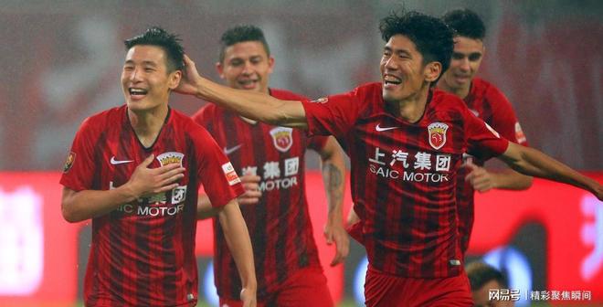 包含上港主帅交接风波，球队形势岌岌可危的词条